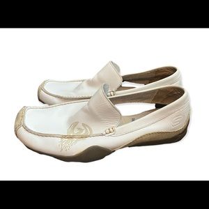 Sketchers men white dragon loafer leather slip on shoes in size 12.